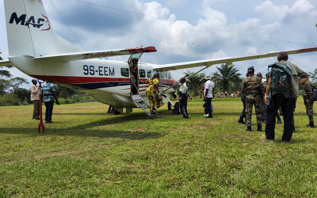 L’avion : un choix coûteux mais indispensable pour surmonter l&rsquo;isolement de la Salonga